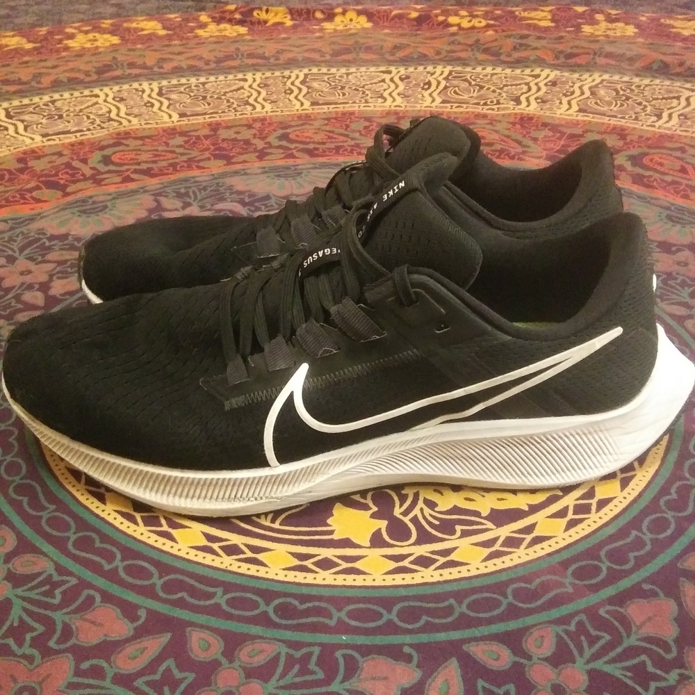 Nike Air Zoom Pegasus 38 black white